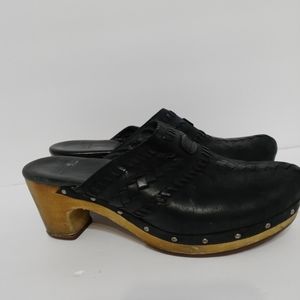 Women's black size 9 UGG clogs, black!!